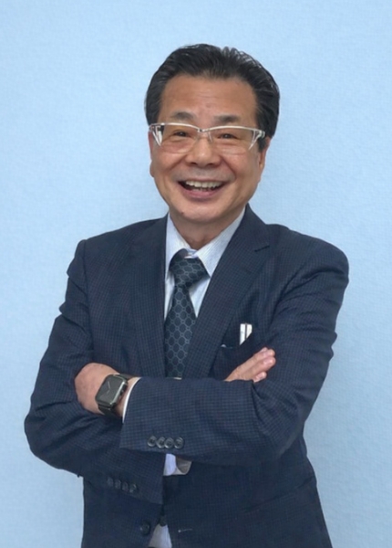 スタッフ写真:代表 鏡原